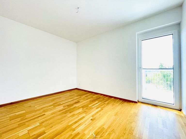 Schlafzimmer mit Zugang zur Terrasse