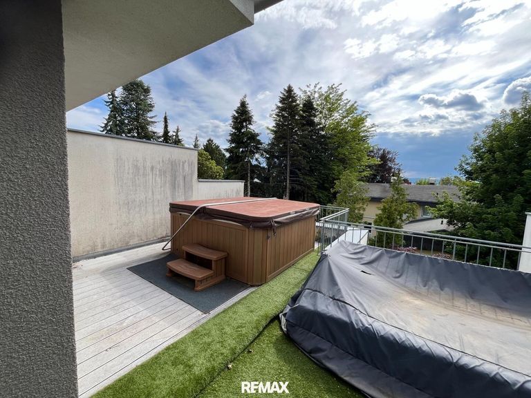 Terrasse mit Jacuzzi