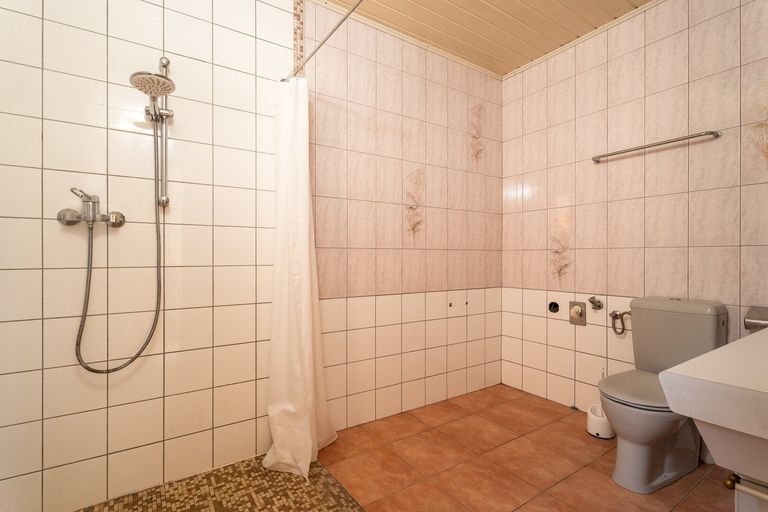 Bad Hintertrakt Erdgeschoss