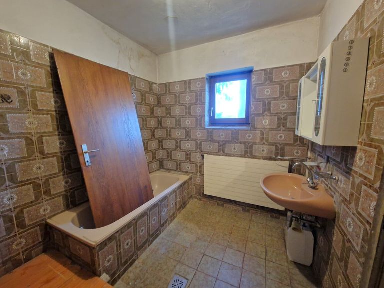 Badezimmer (EG) mit 6,8 m²