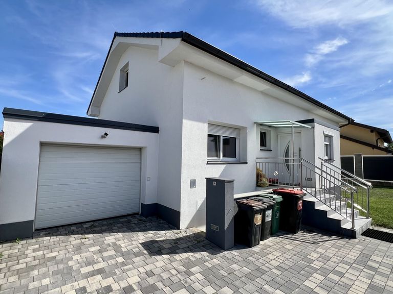 Einfahrt Garage