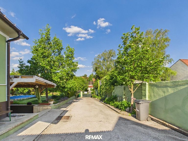 Zufahrt Carport