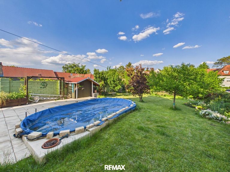 Garten mit Pool