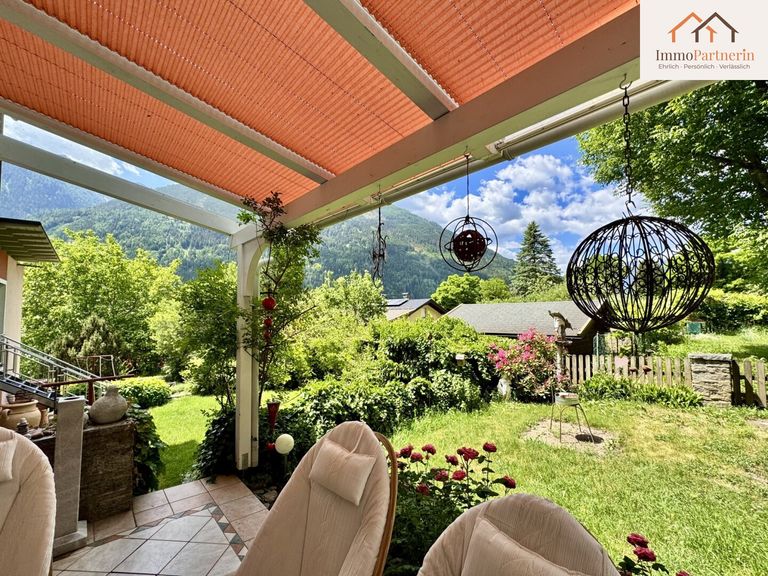 Heimelige Terrasse mit elektr. Beschattung