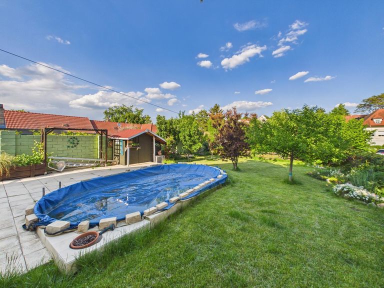 Garten mit Pool