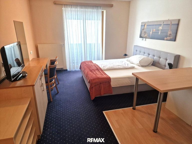 Zimmer mit Küchezeile