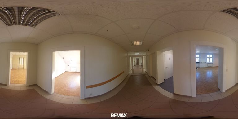 Eingang Innen zu Empfangsbüro
