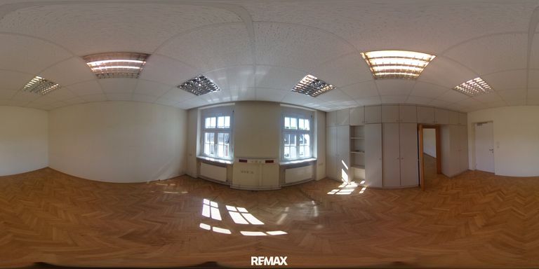 Büro 4 Richtung Straße Extra Eingang