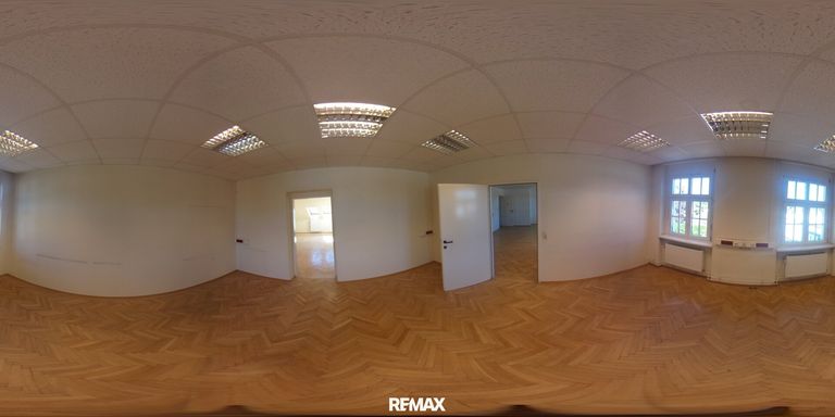 Büro 1 Richtung Parkplatz