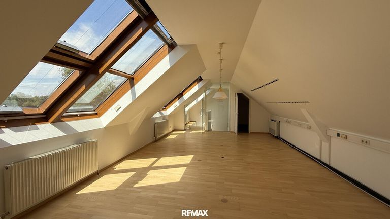 Büro OG/ Galerie