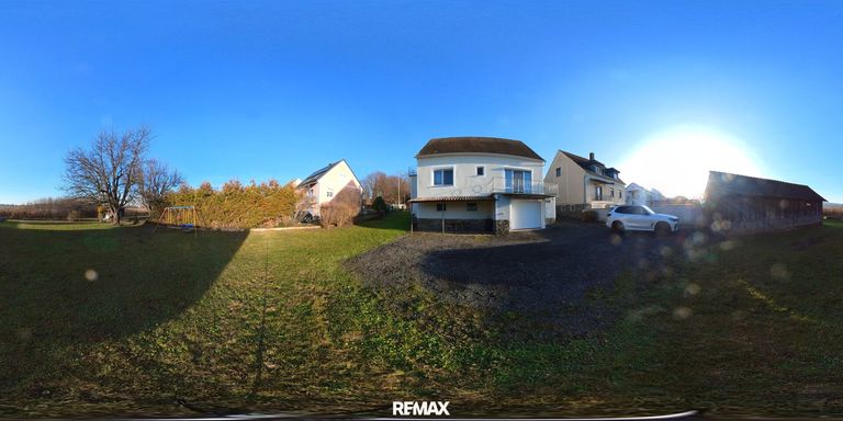 Garten und Einfahrt