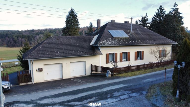 Haus andere Ansicht Garage