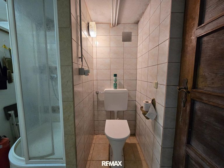 Wirtschaftsraum mit WC und Dusche