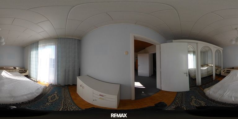 Haus 1 OG Schlafzimmer 1 mit Balkon