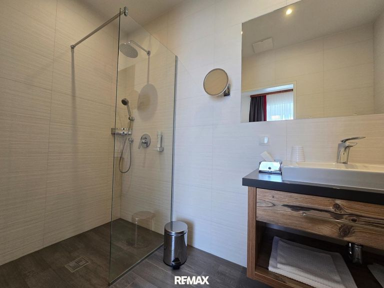 weiteres Badezimmer