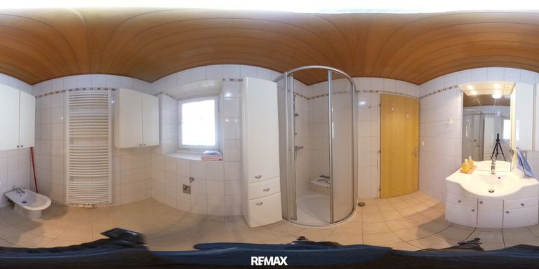 Badezimmer mit Dusche