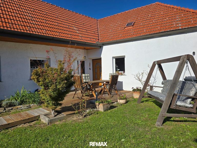 Terrasse beim Eingang 