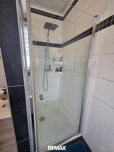 Bad- Dusche