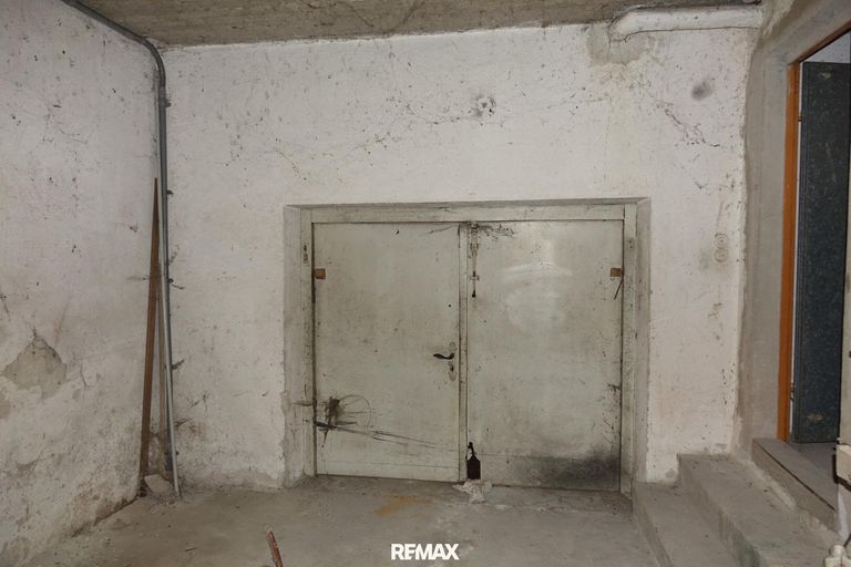 Garage im Keller