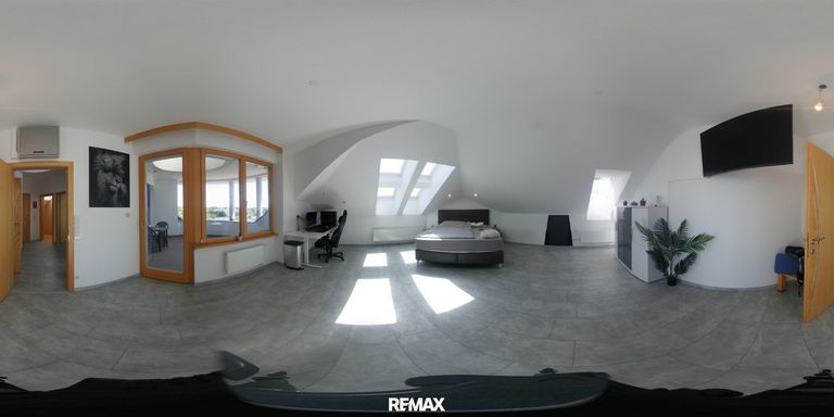 Zimmer mit Loggia DG 