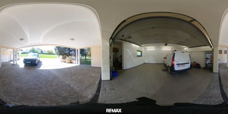Abstellplatz vor Garage