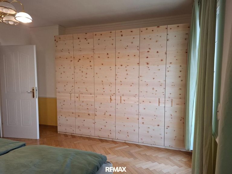 Zirbenholzschrank