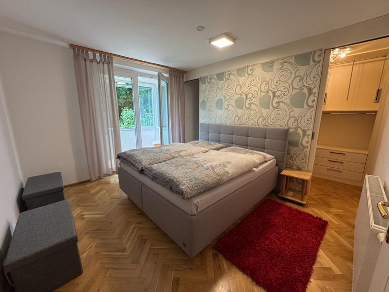 Schlafzimmer 1