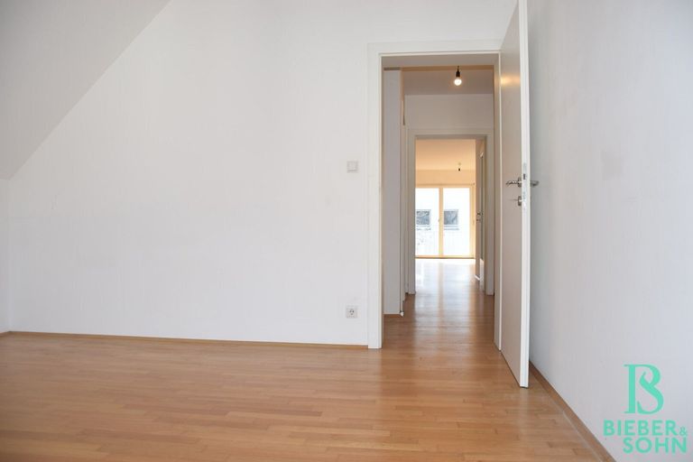 Zimmer 1/Blick Flur