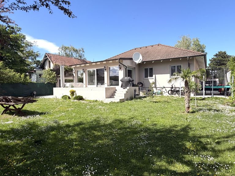 HAUS ANSICHT GARTEN
