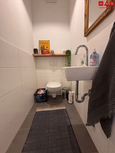 WC mit extra Waschbecken