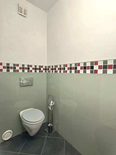 WC mit Handwaschbecken