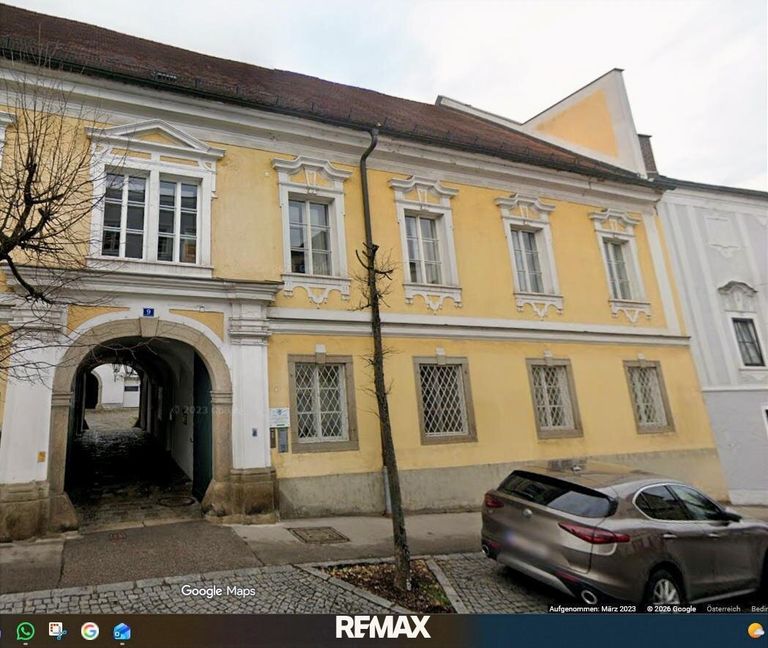 Gebäude Straßenseitig