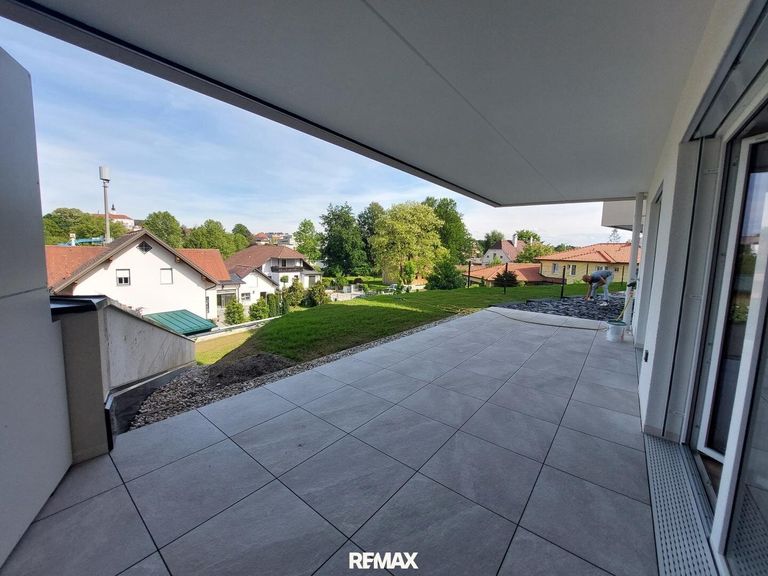 Terrasse und Garten mit Ausblick