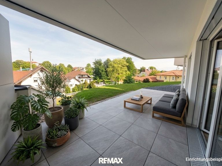 Terrasse und Garten mit Ausblick, Einrichtungsbeispiel