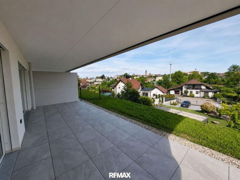 Terrasse und Garten mit Ausblick