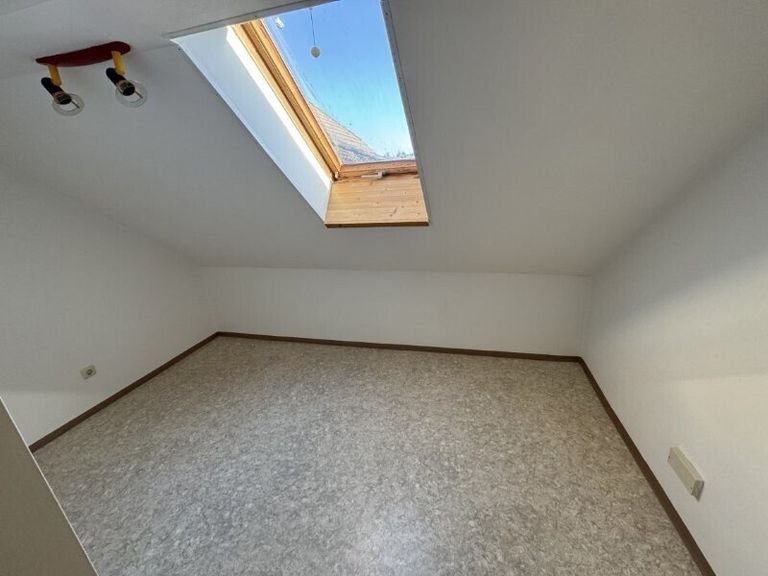 Kinderzimmer - Geräumiges 3 Zimmer Appartement im Dachgeschoss mit PKW-Stellplatz Miete Grödig Salzburg