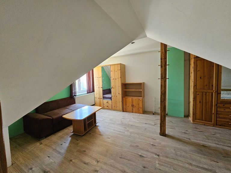 Zimmer im Dachboden (1)