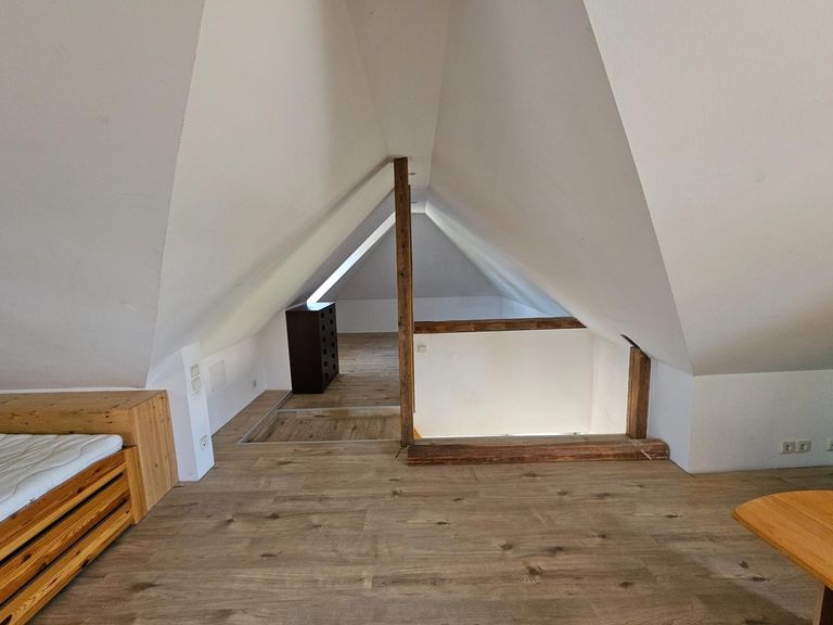 Zimmer im Dachboden (3)