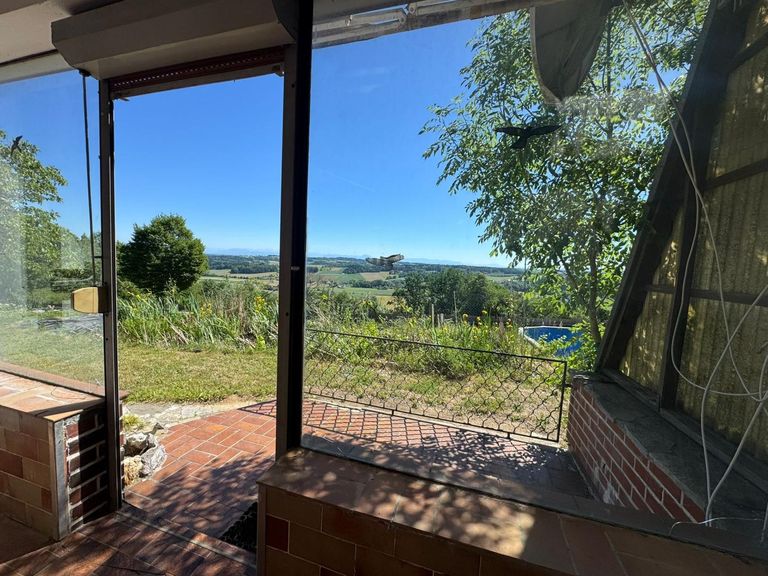 Blick von der Loggia auf die Terrasse