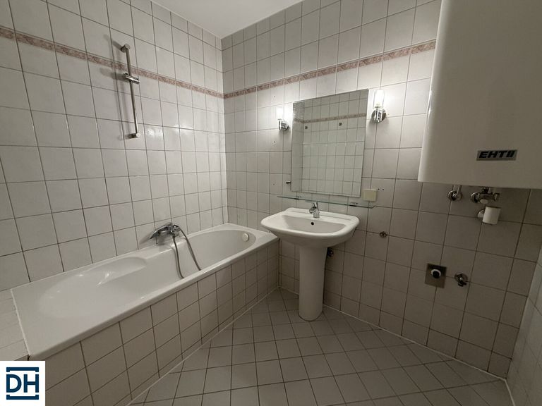 Bad mit Badewanne