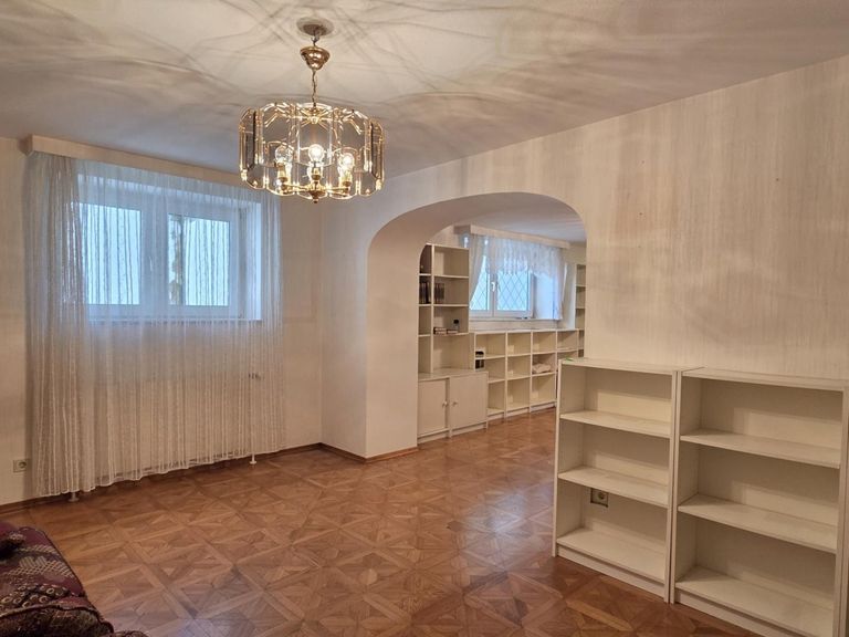 Zimmer 2, KG