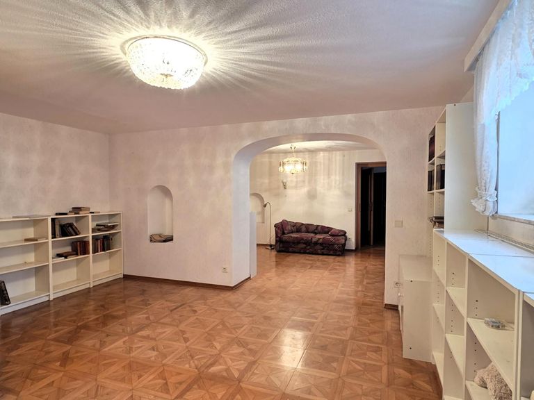 Zimmer 1, KG