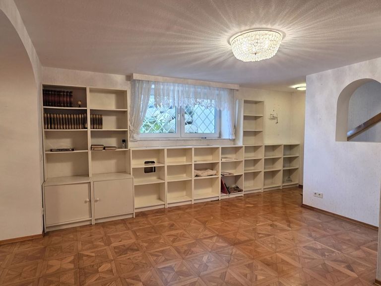 Zimmer 1, KG