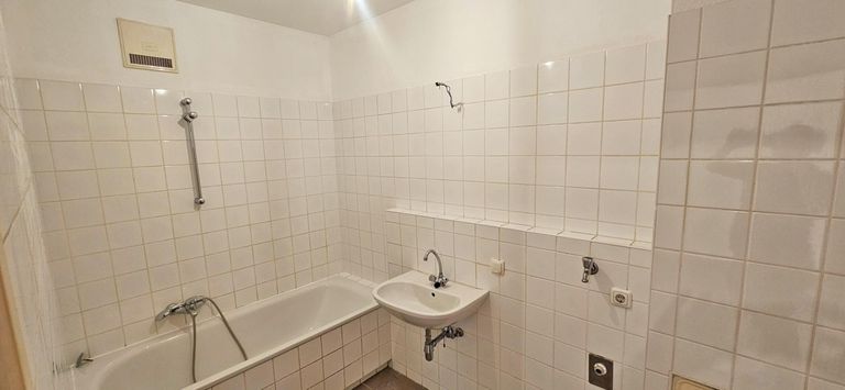 Bad mit Wanne