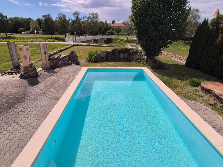 Garten mit Pool