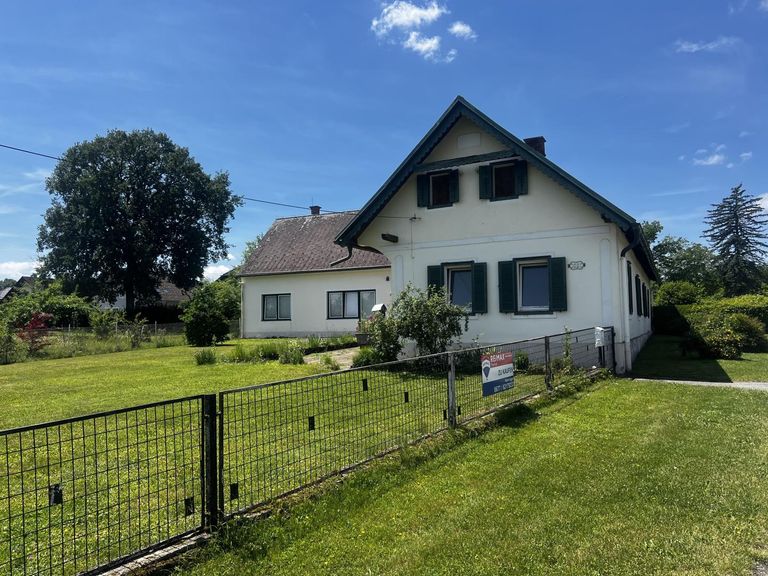 Garten und Hausrückseite
