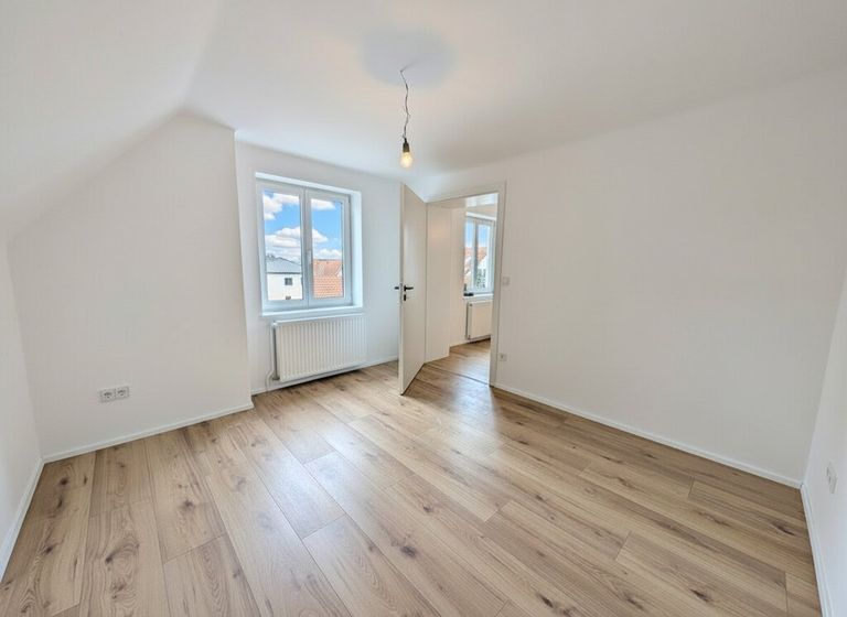 Zimmer 2 mit ca. 11,7 m²