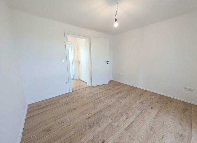 Zimmer 1 mit ca. 12,3 m²