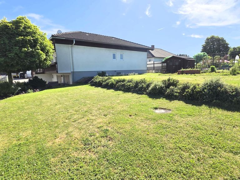Hausrückseite m. Garten
