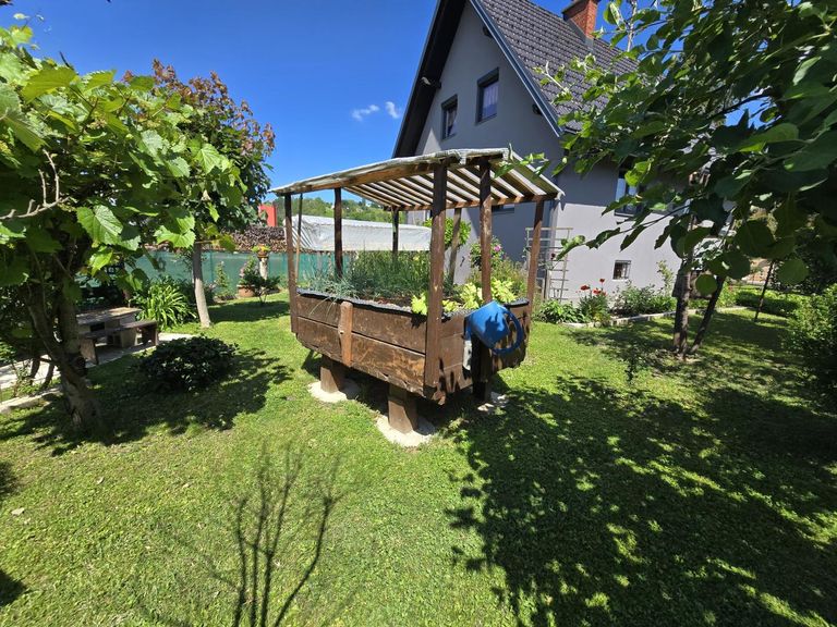 Haus vom Garten aus